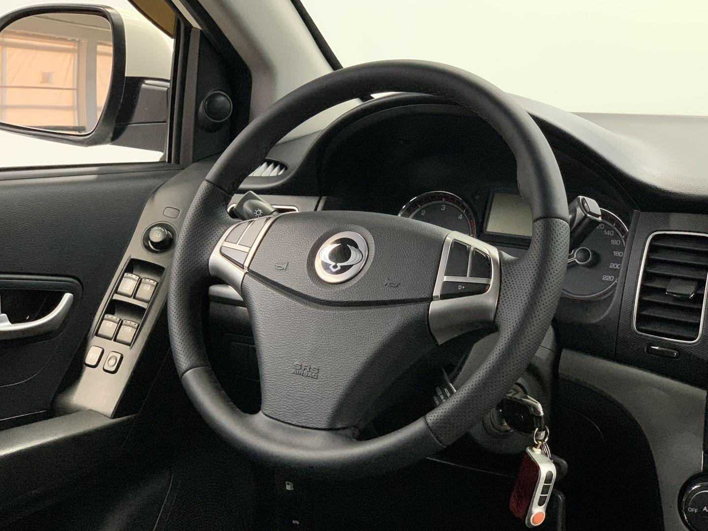 SsangYong Actyon 2011, белый