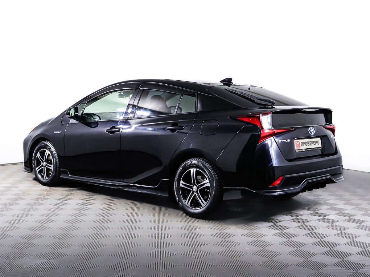Toyota Prius 2020, черный
