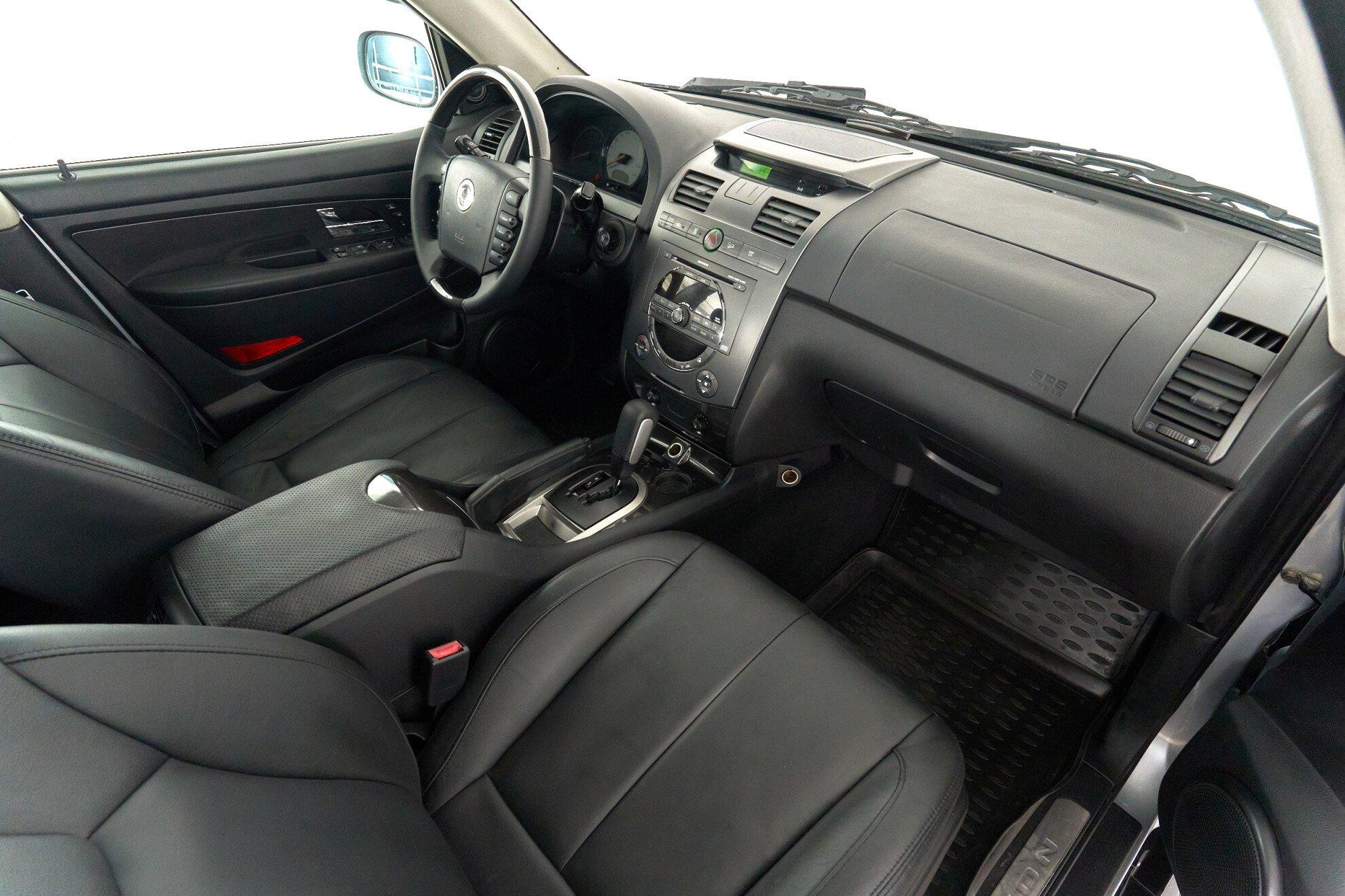SsangYong Rexton 2009, серебряный
