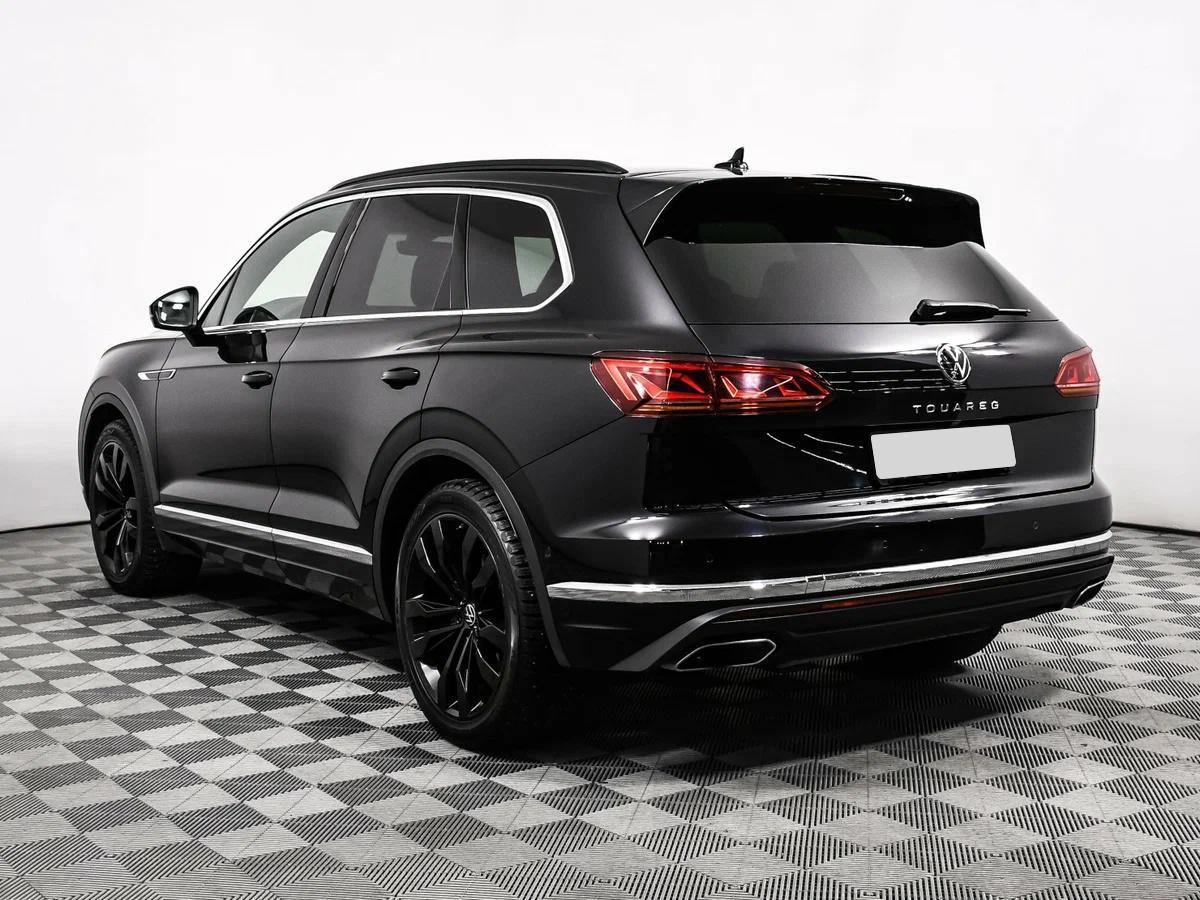 Volkswagen Touareg 2023, черный