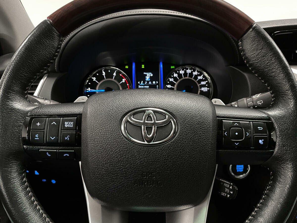 Toyota Fortuner 2020, черный