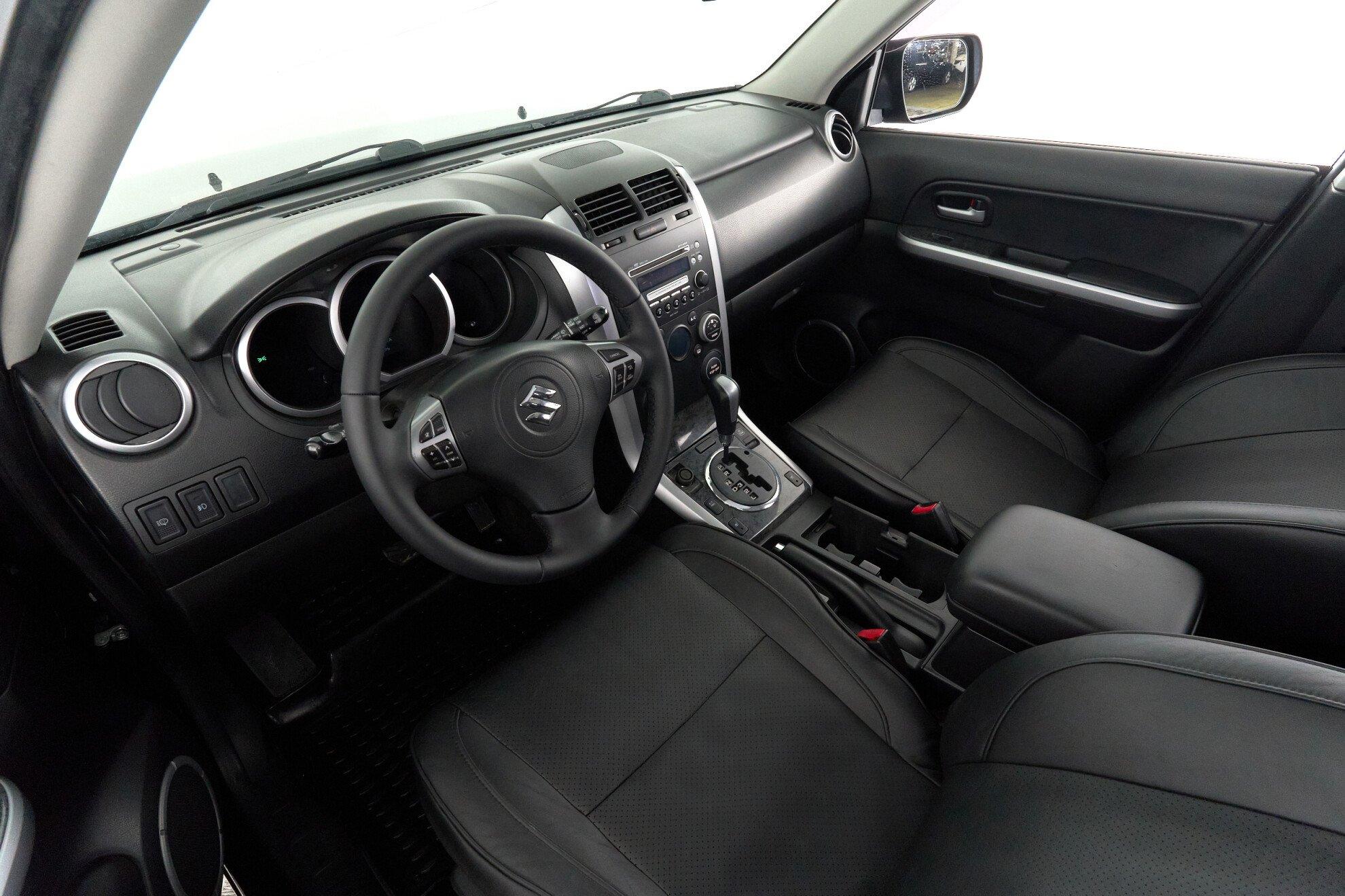 Suzuki Grand Vitara 2012, черный