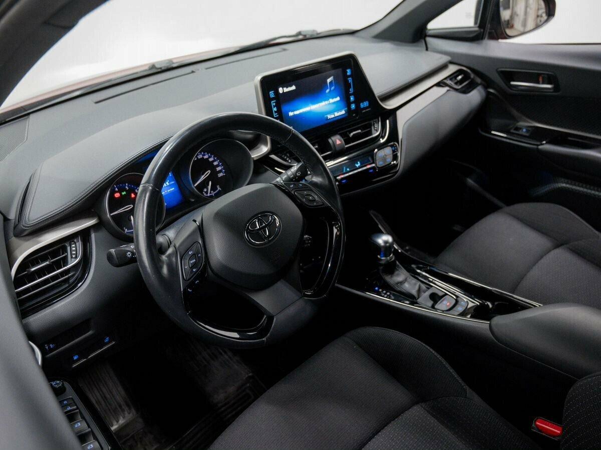 Toyota C-HR 2018, красный