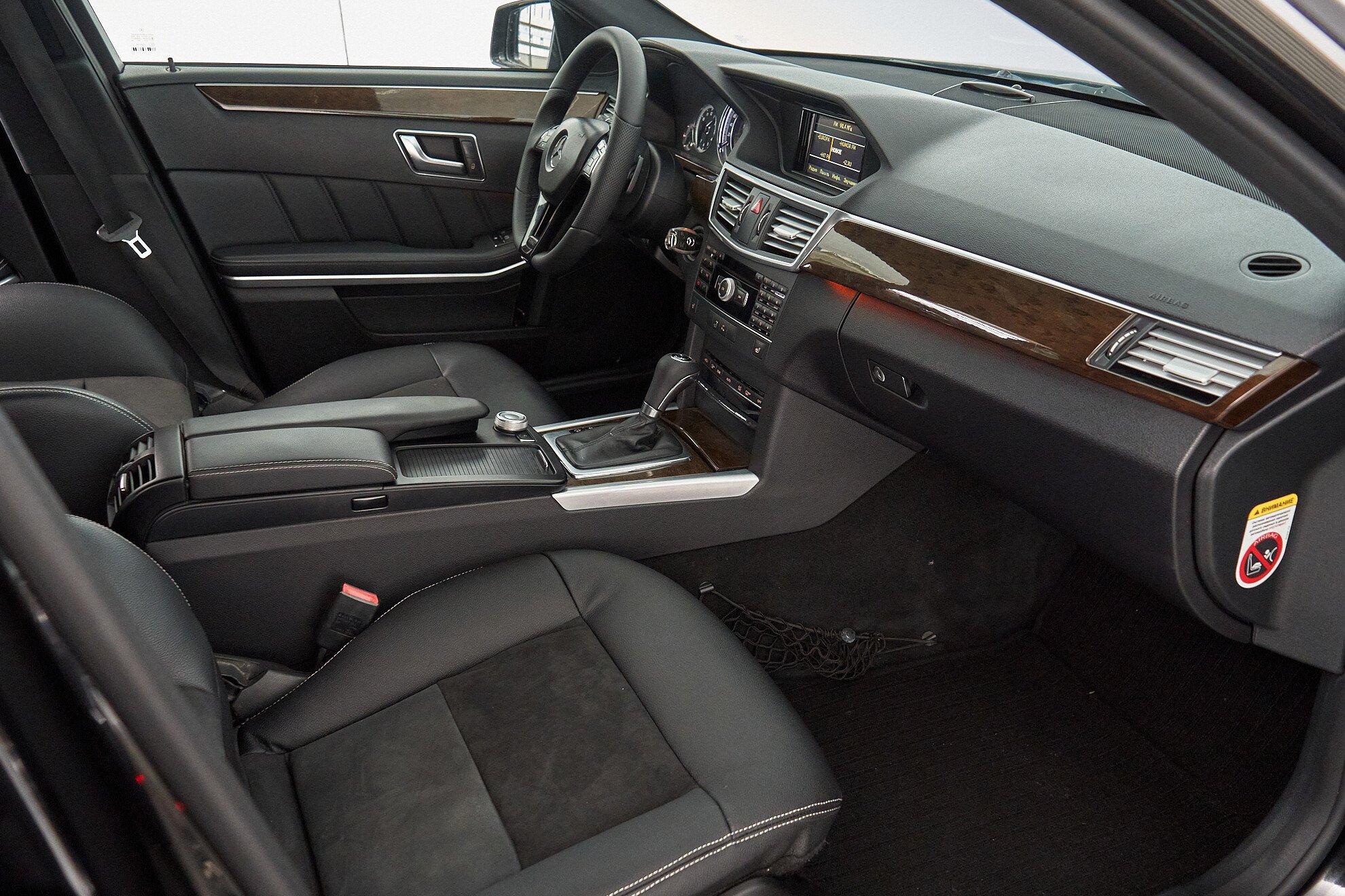 Mercedes-Benz E-Класс 2011, черный