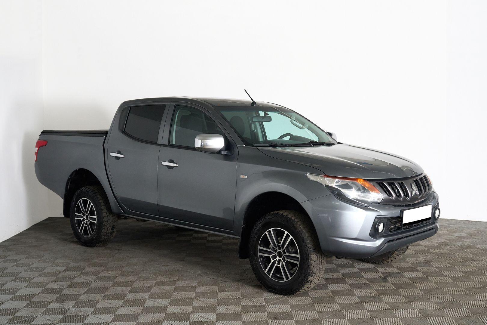 Mitsubishi L200 2017, серый
