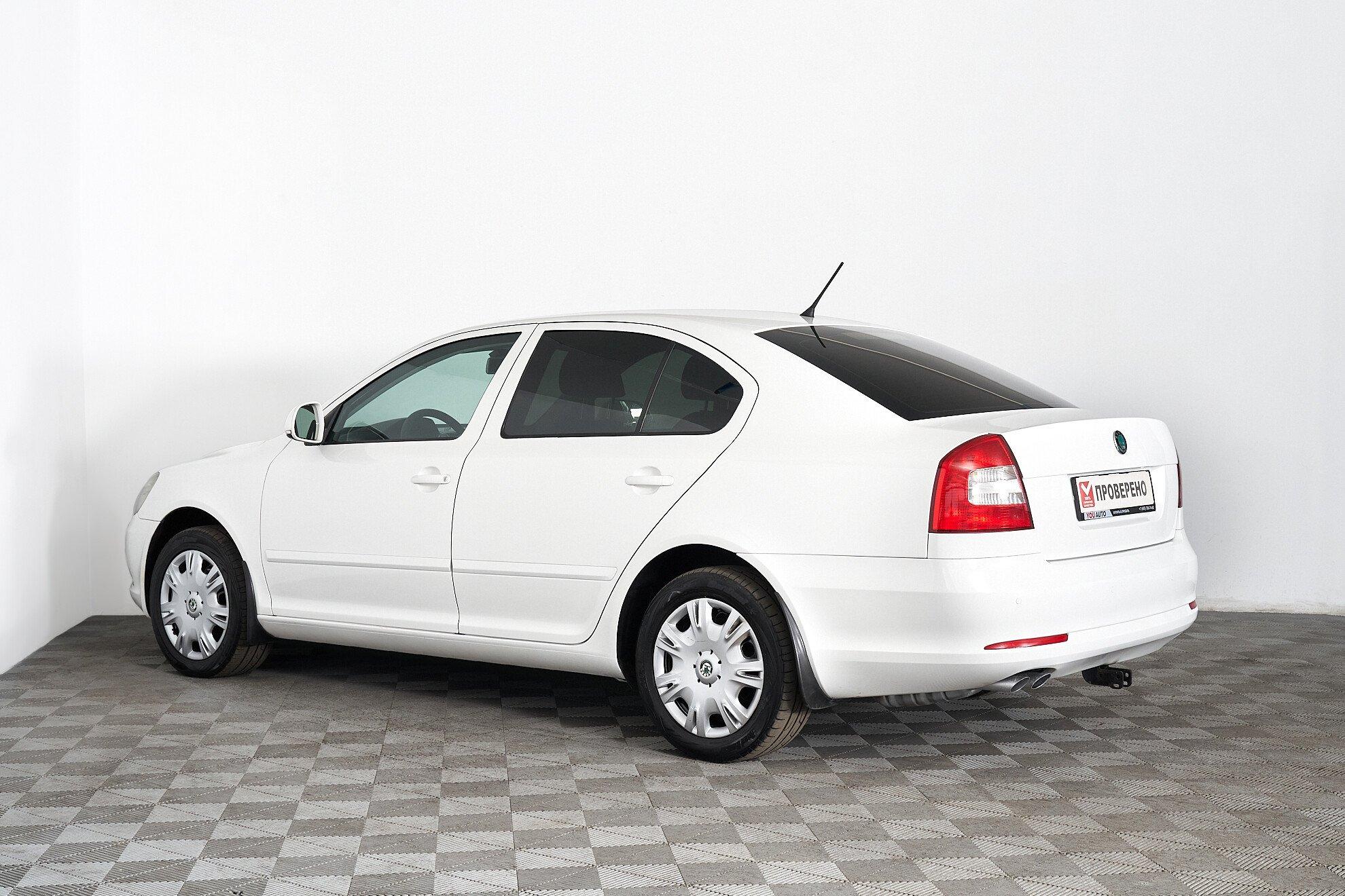 Skoda Octavia 2013, белый