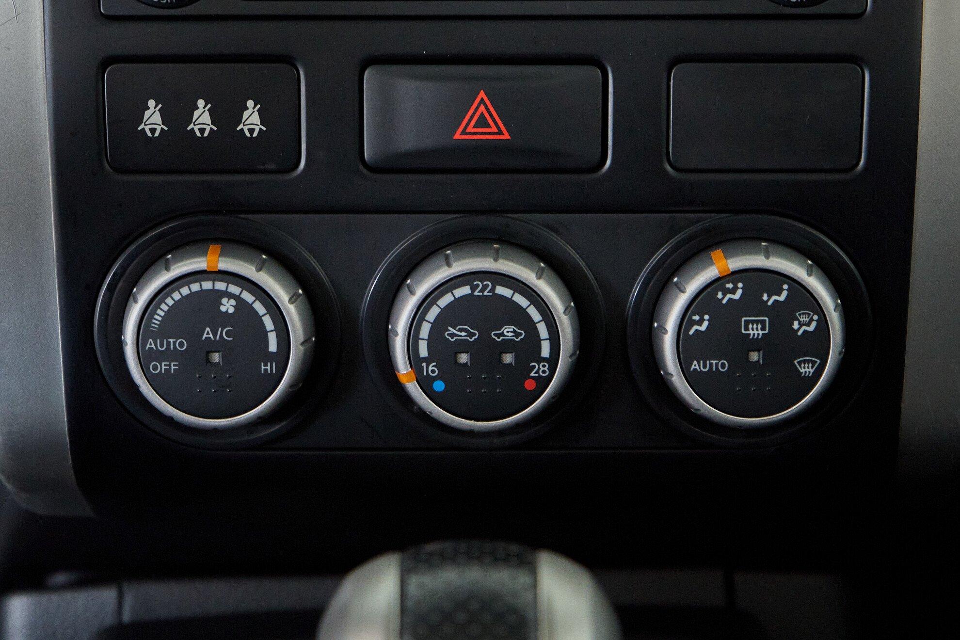 Nissan X-Trail 2011, черный