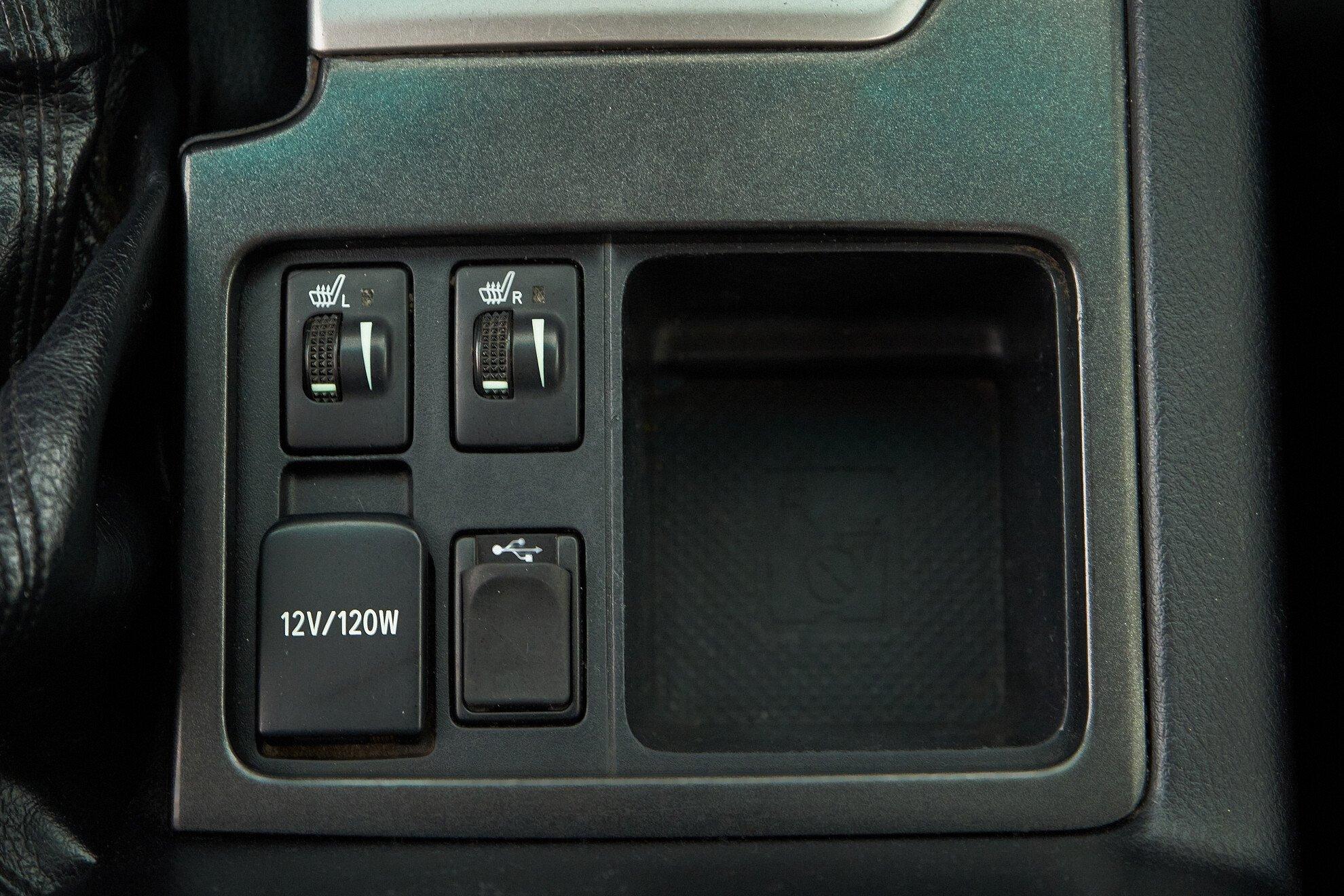 Toyota Land Cruiser Prado 2015, белый