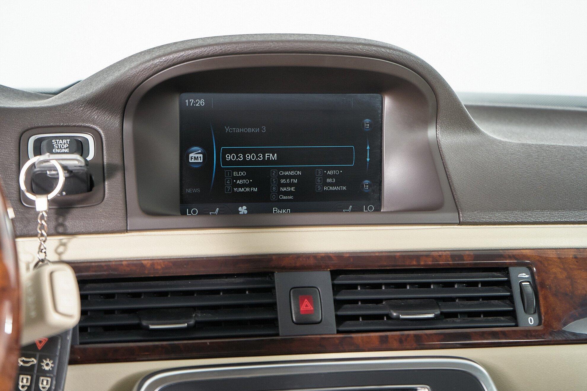 Volvo XC70 2012, черный