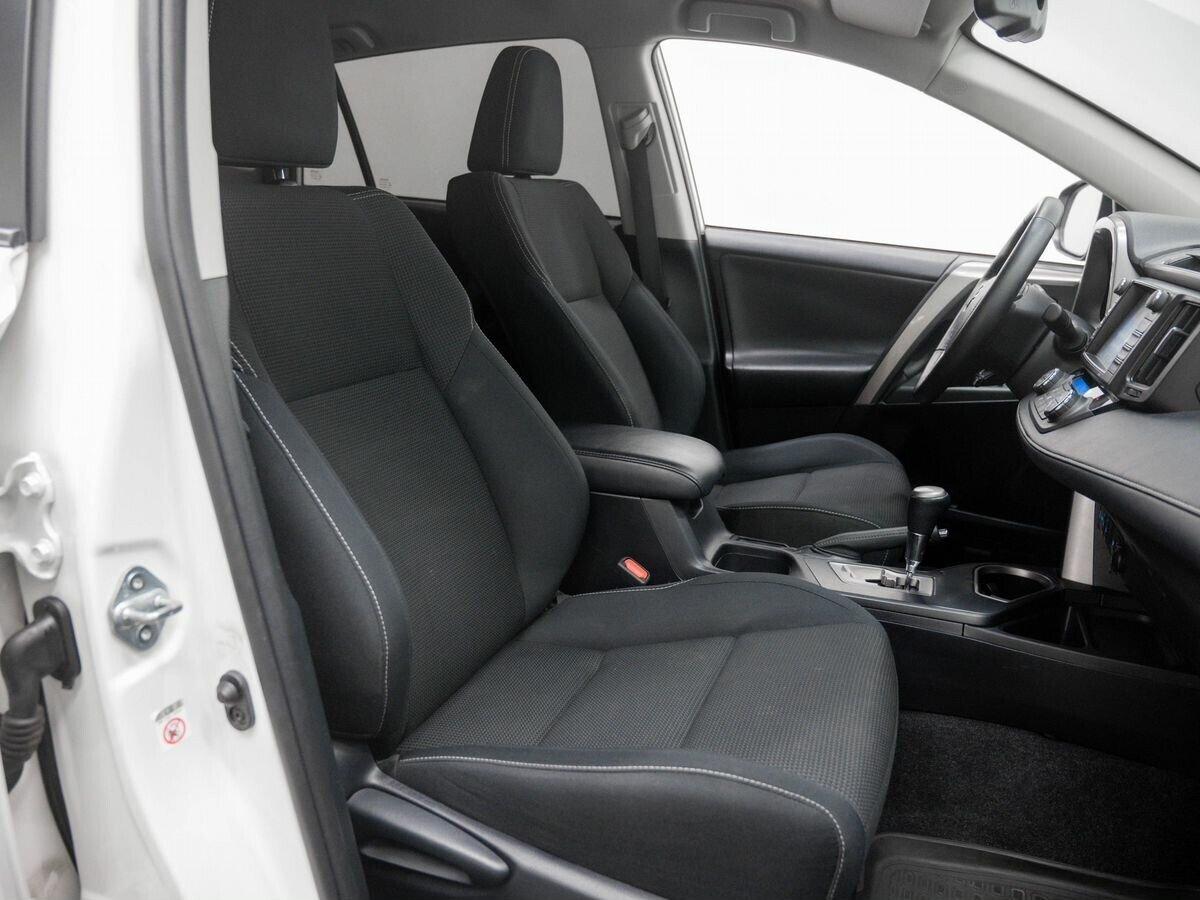 Toyota RAV4 2019, белый