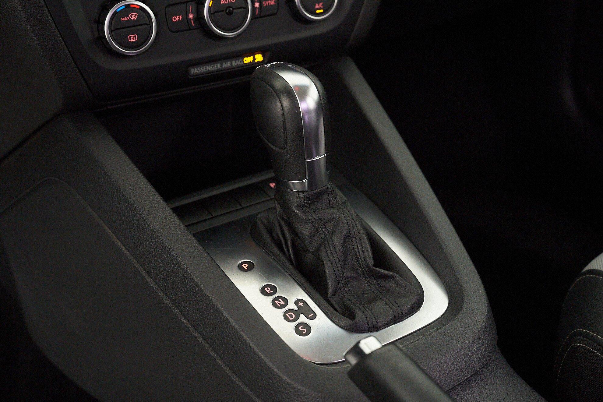 Volkswagen Jetta 2013, белый