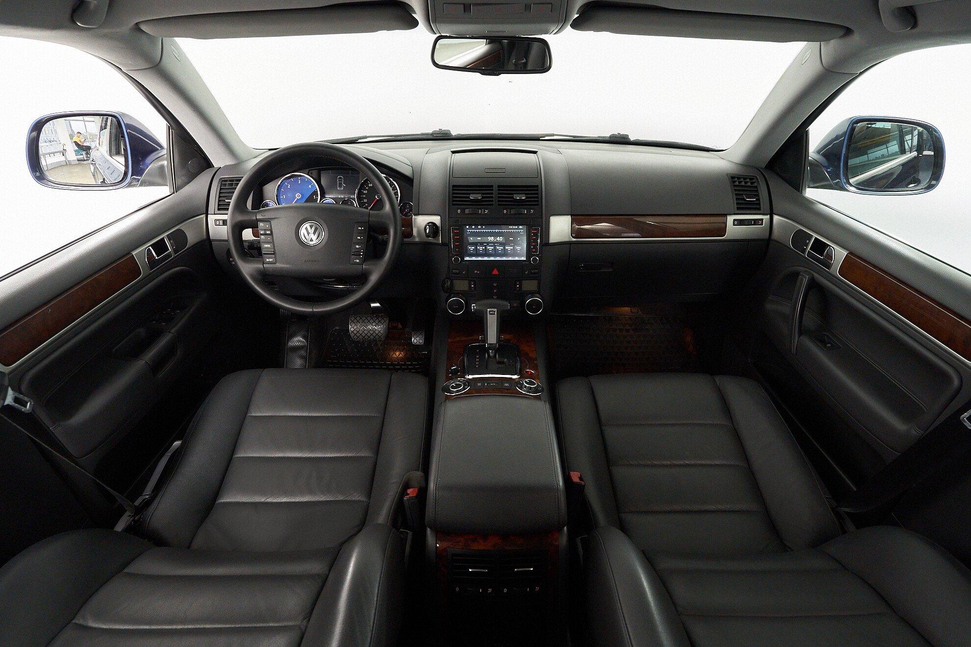 Volkswagen Touareg 2009, серый