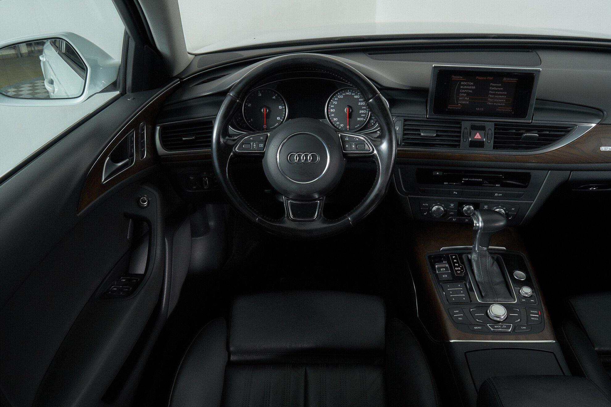 Audi A6 2012, белый