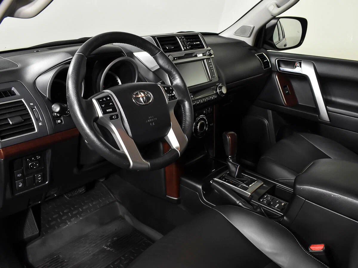 Toyota Land Cruiser Prado 2017, серый