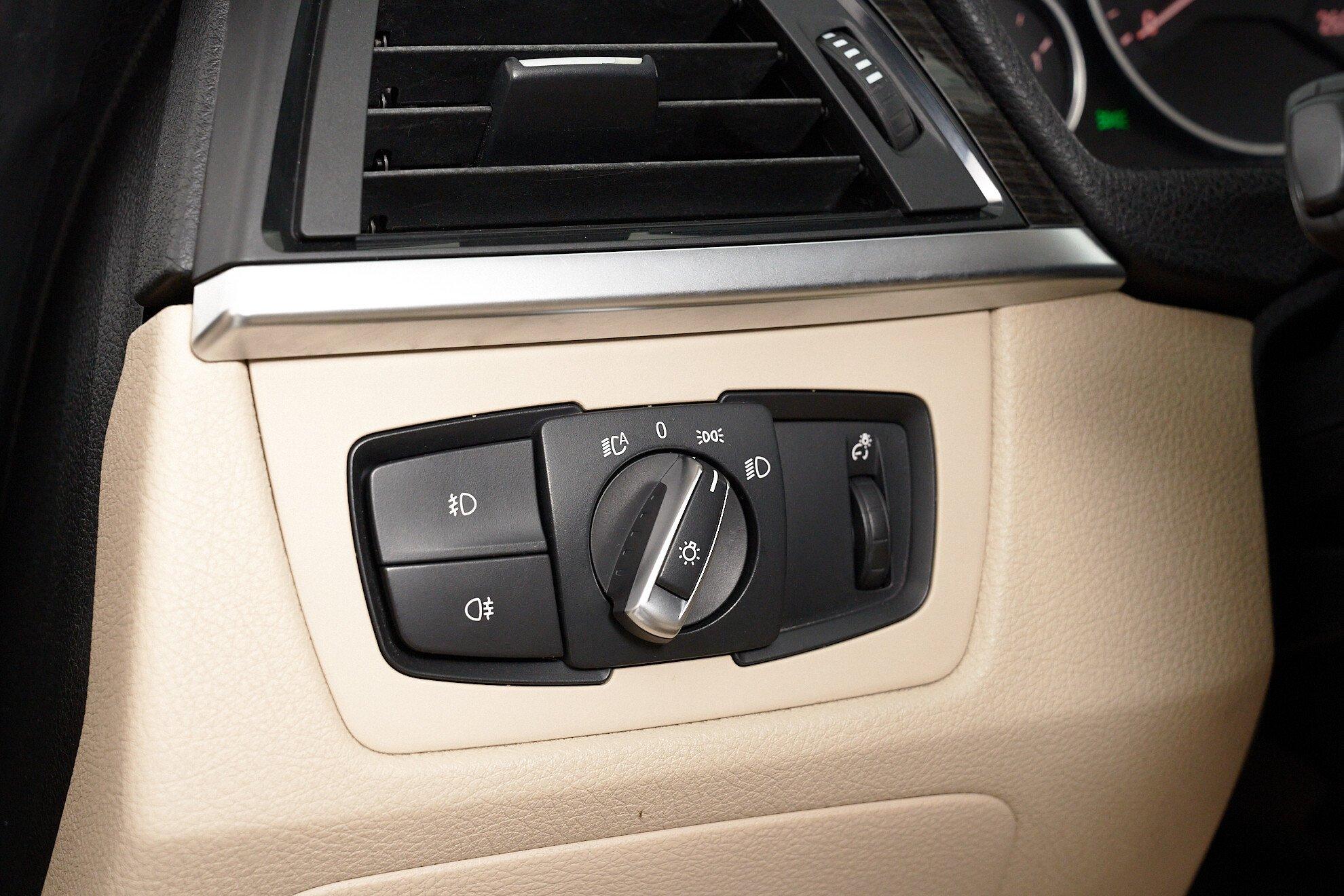 BMW 3 серии 2012, черный