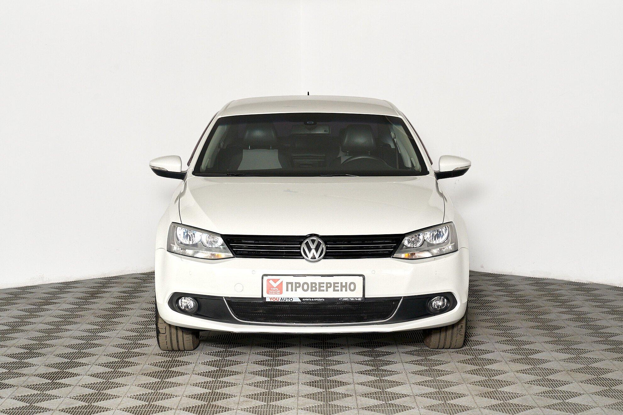 Volkswagen Jetta 2013, белый