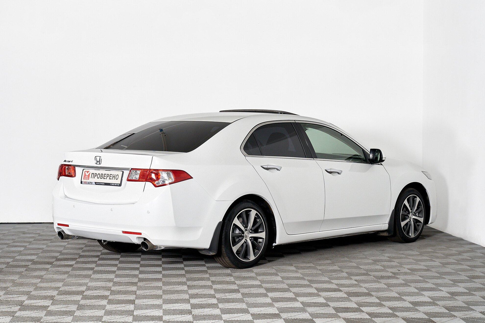 Honda Accord 2012, белый