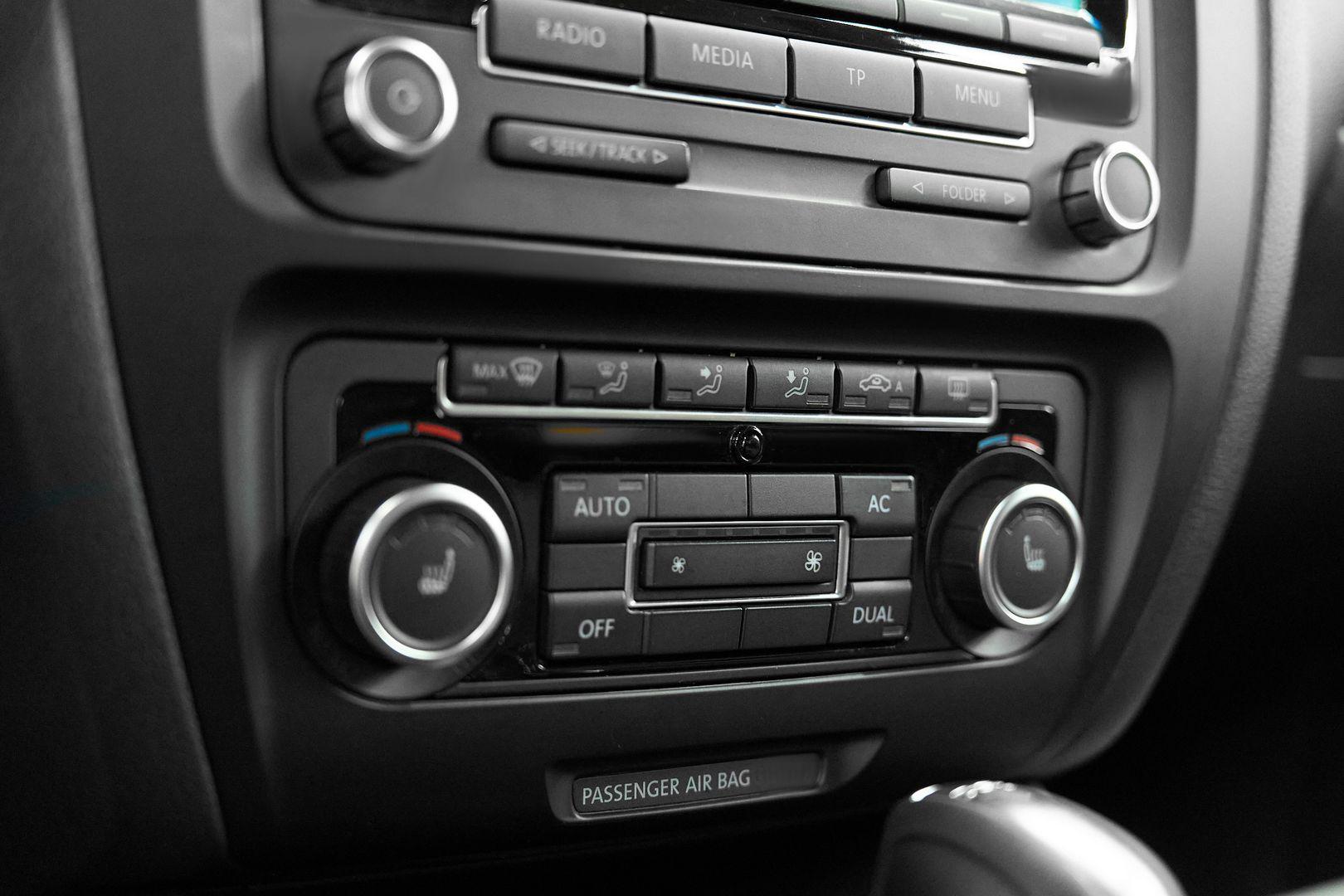 Volkswagen Jetta 2014, серый