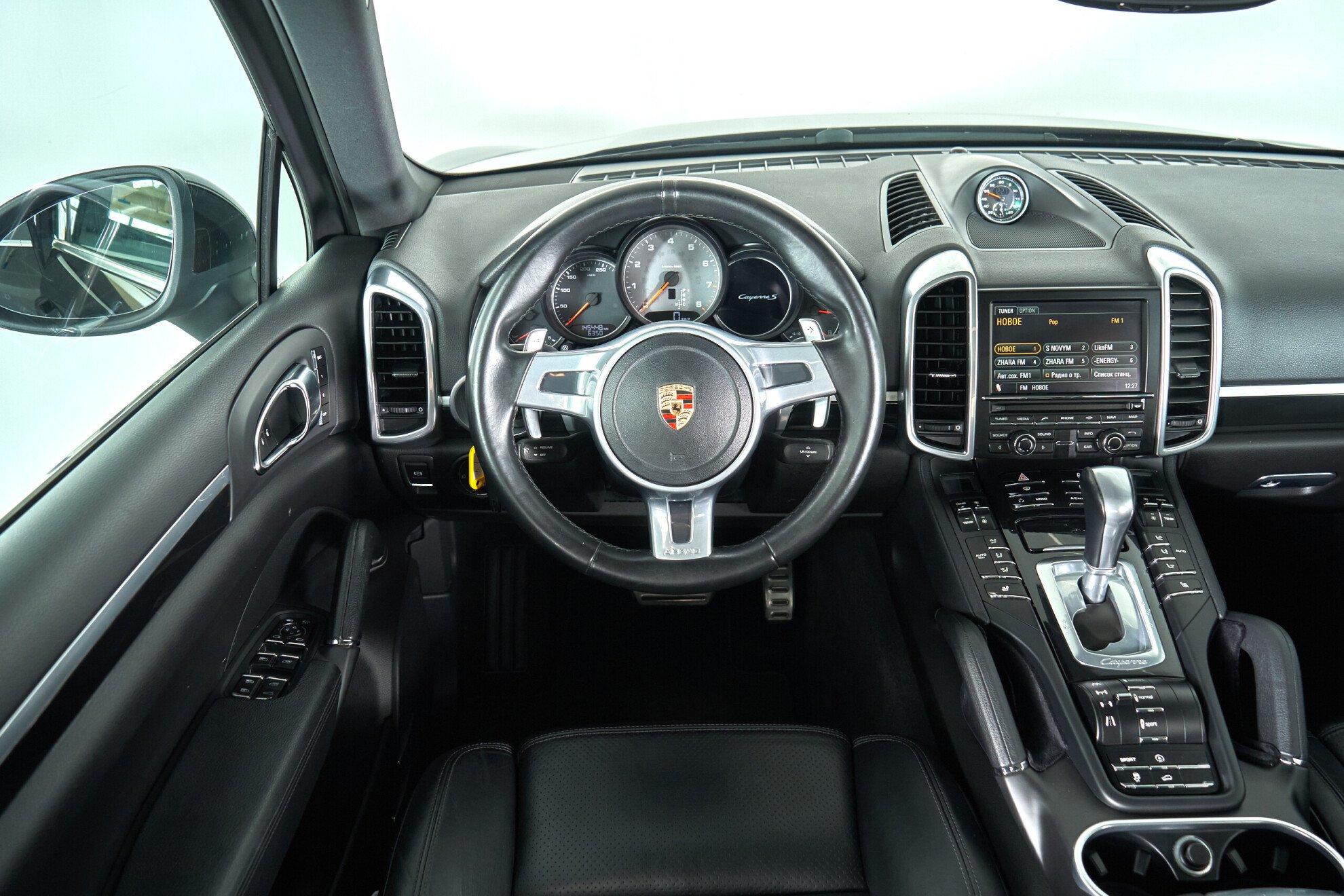 Porsche Cayenne 2012, черный
