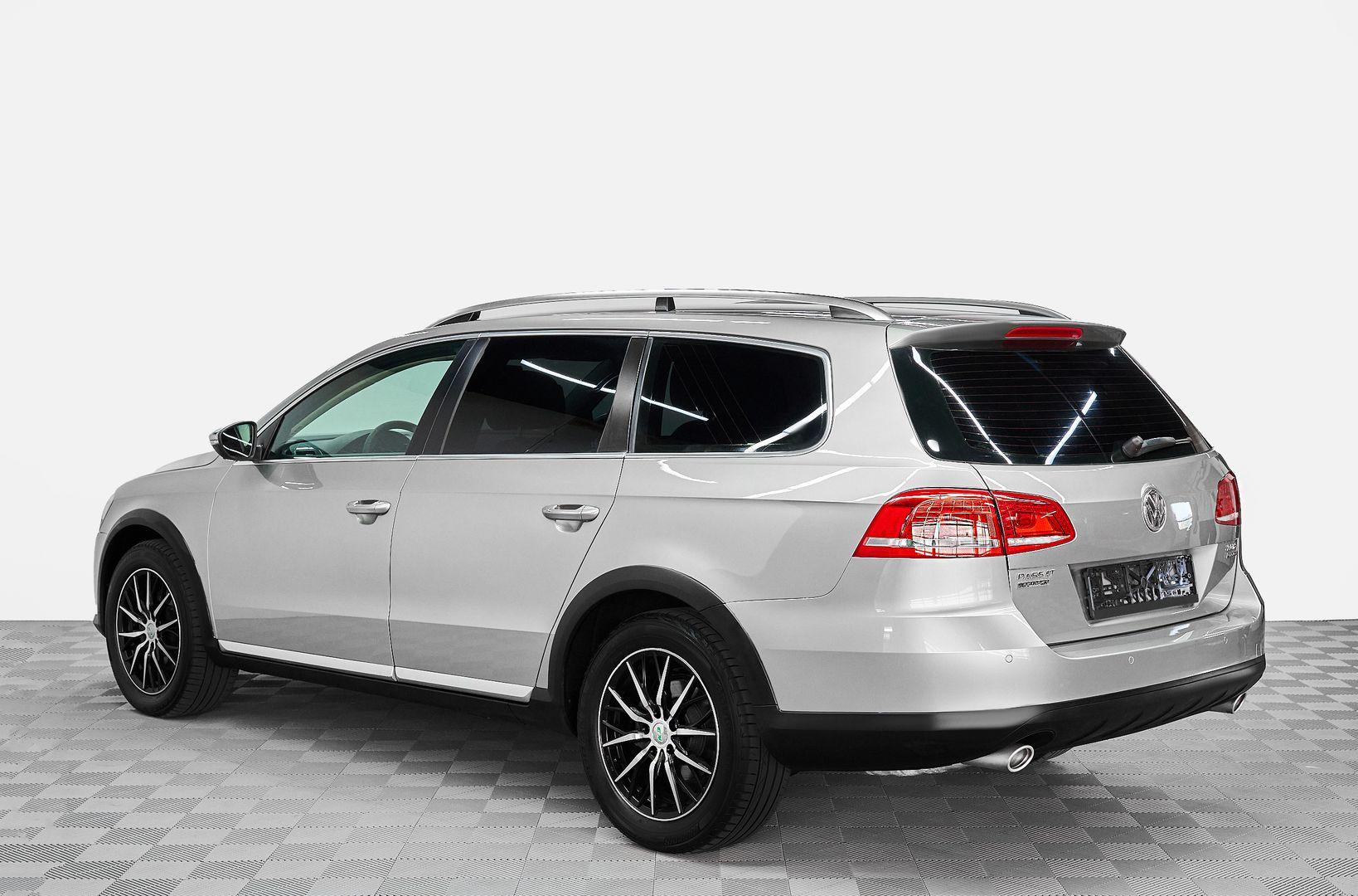 Volkswagen Passat 2012, серебряный