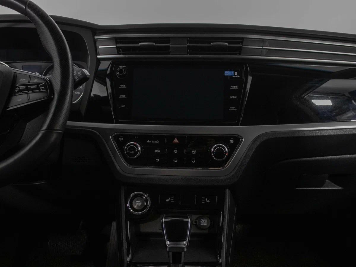 SsangYong Korando 2022, красный