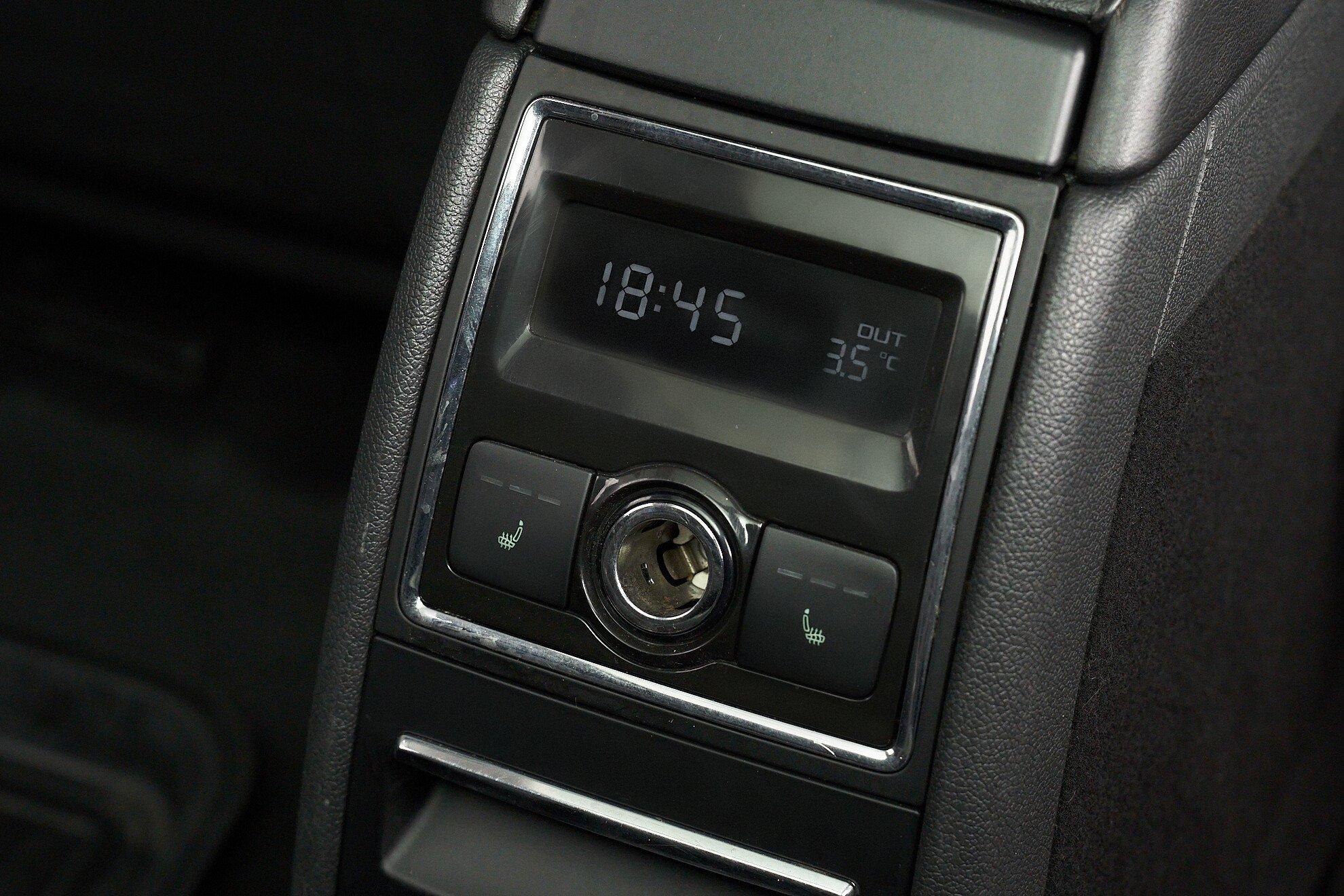 Skoda Superb 2011, черный