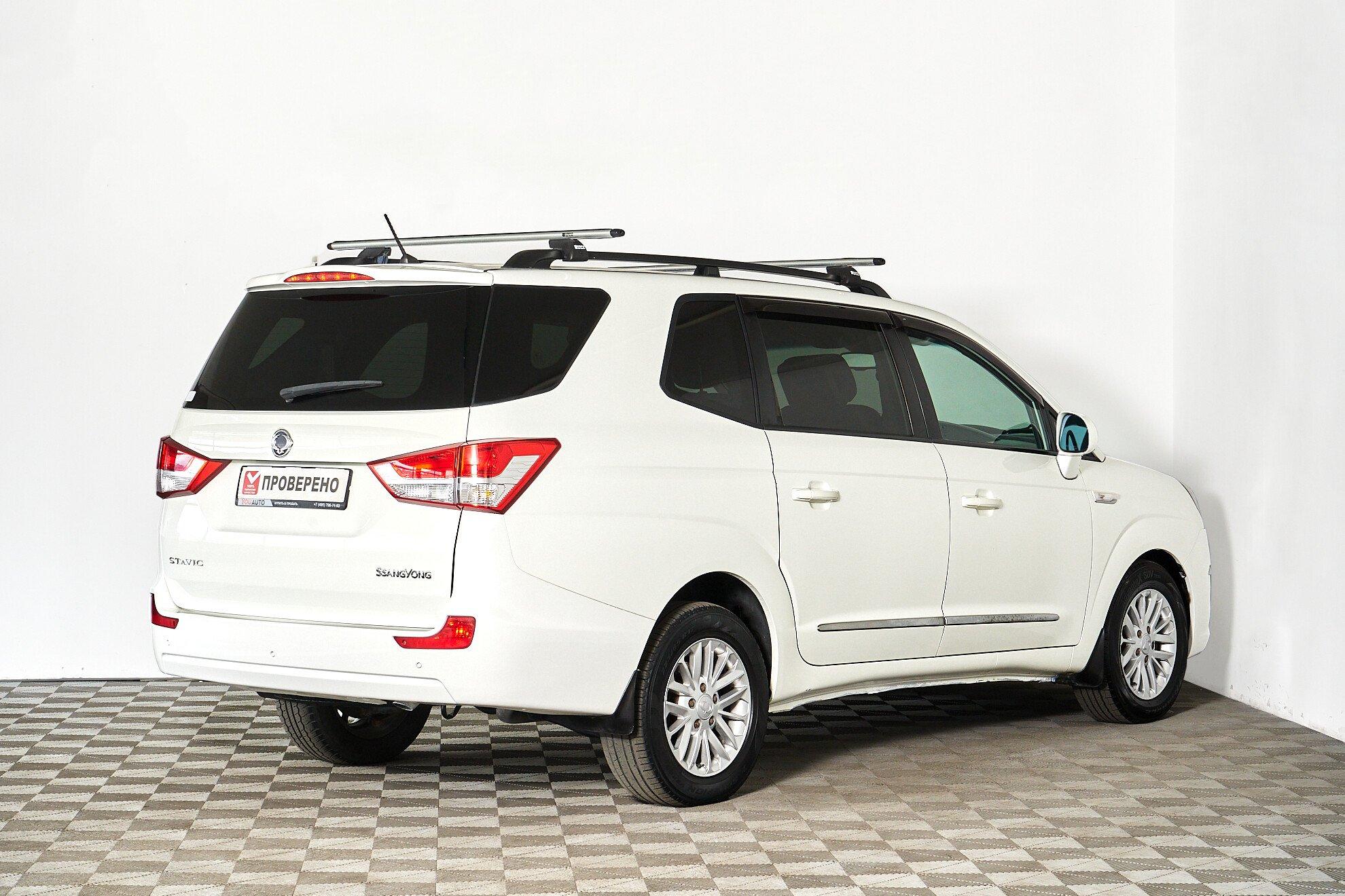 SsangYong Stavic 2014, белый