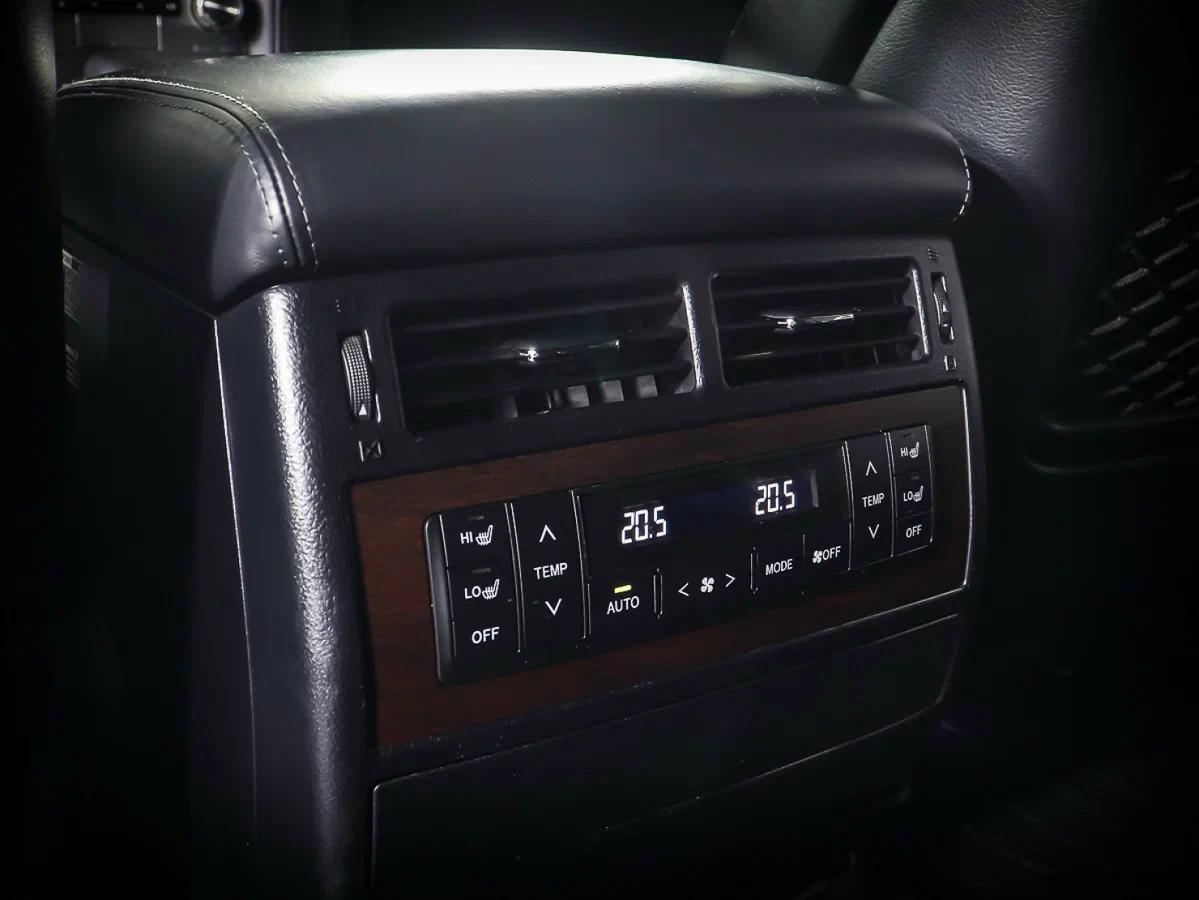 Toyota Land Cruiser 2019, черный
