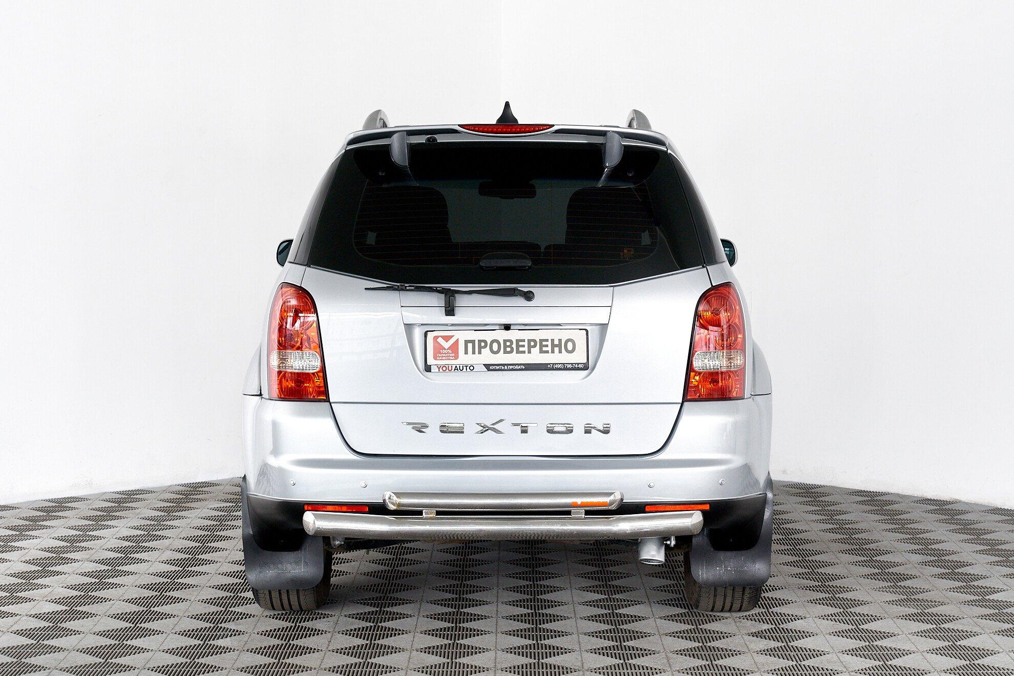 SsangYong Rexton 2010, серебряный