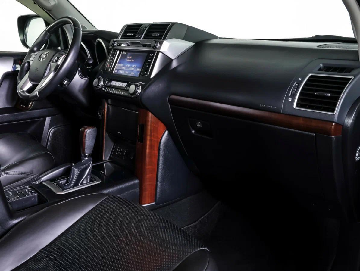 Toyota Land Cruiser Prado 2015, серый