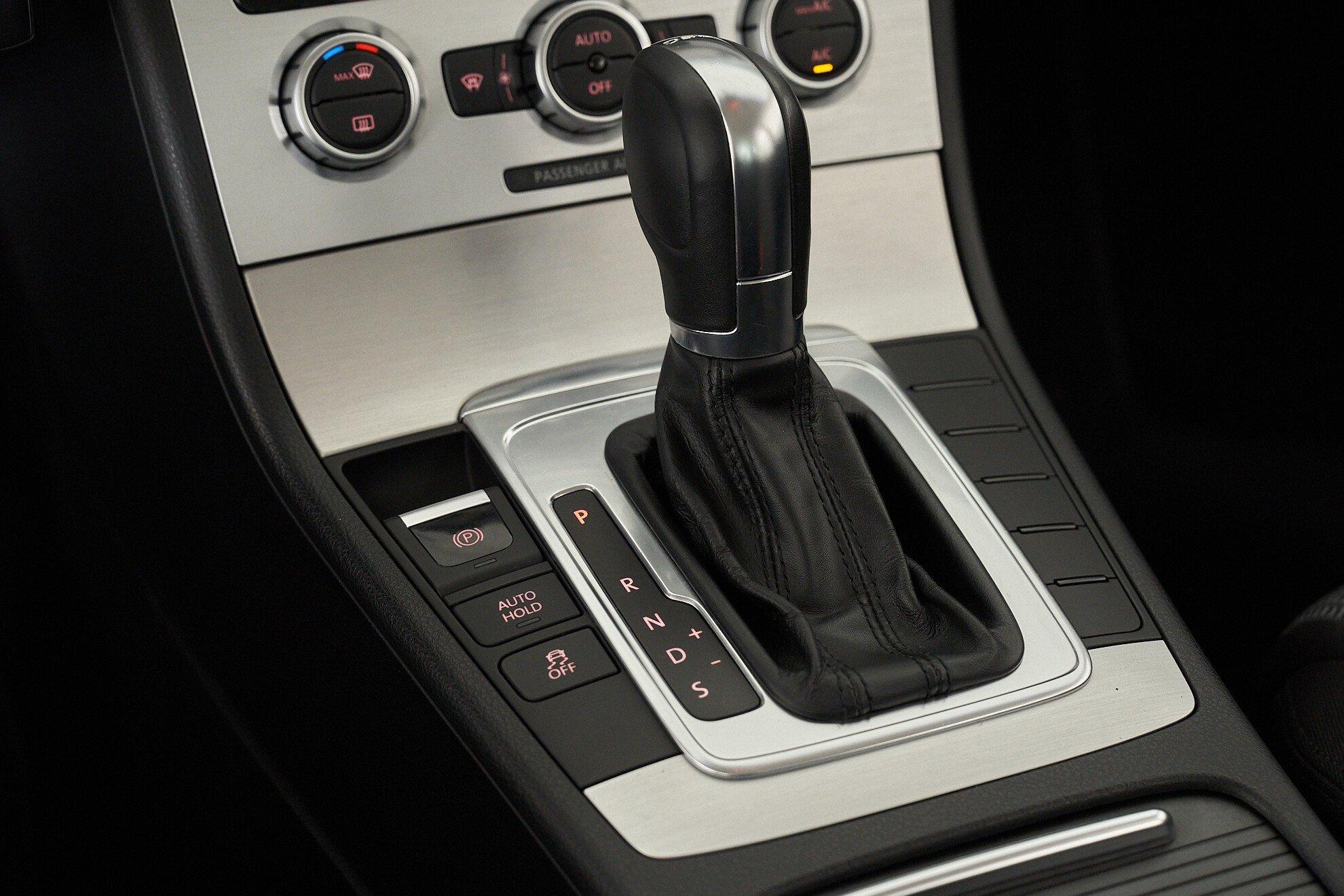 Volkswagen Passat CC 2012, черный