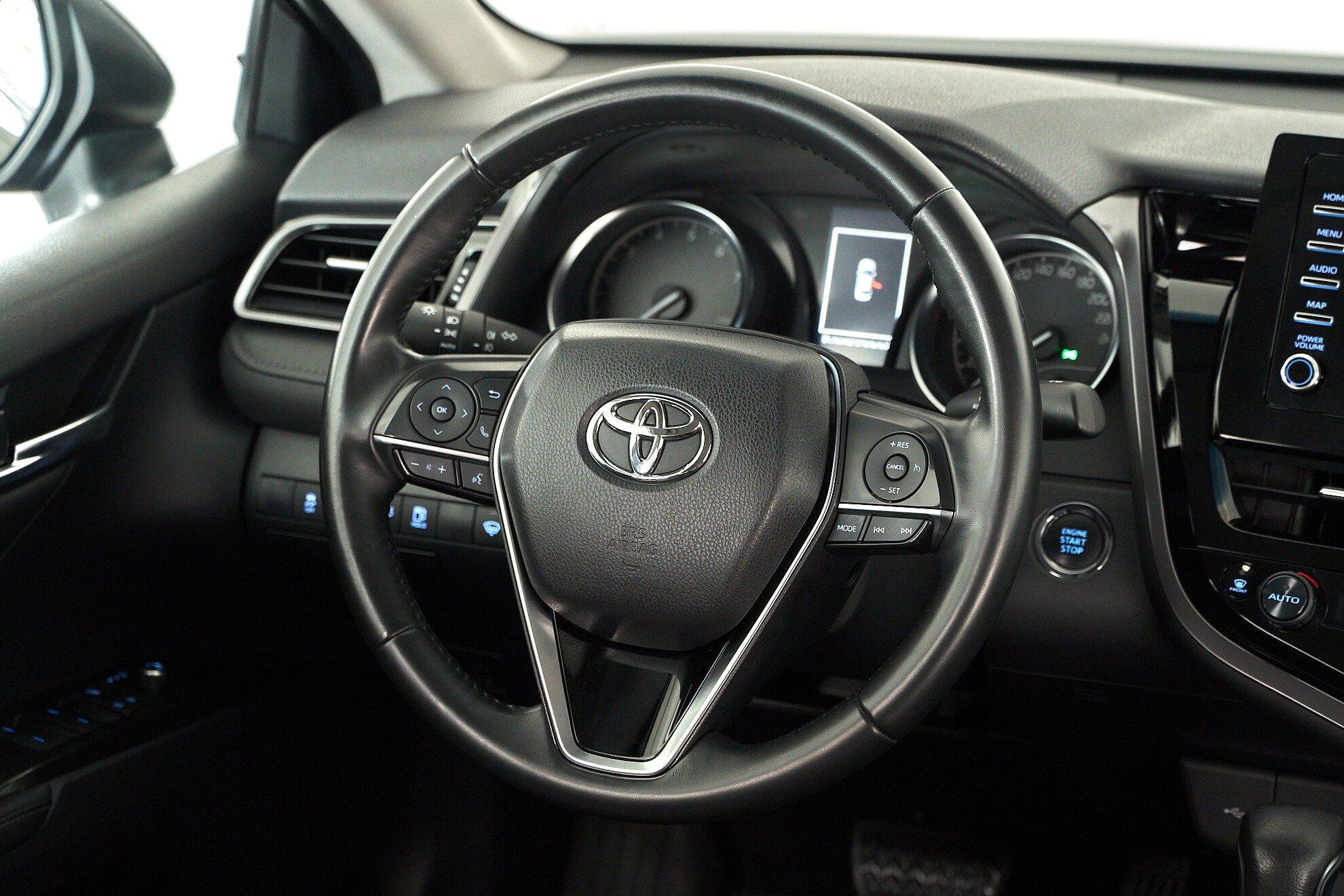 Toyota Camry 2022, черный