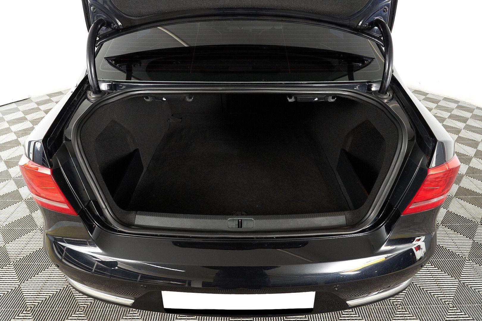 Volkswagen Passat 2011, черный