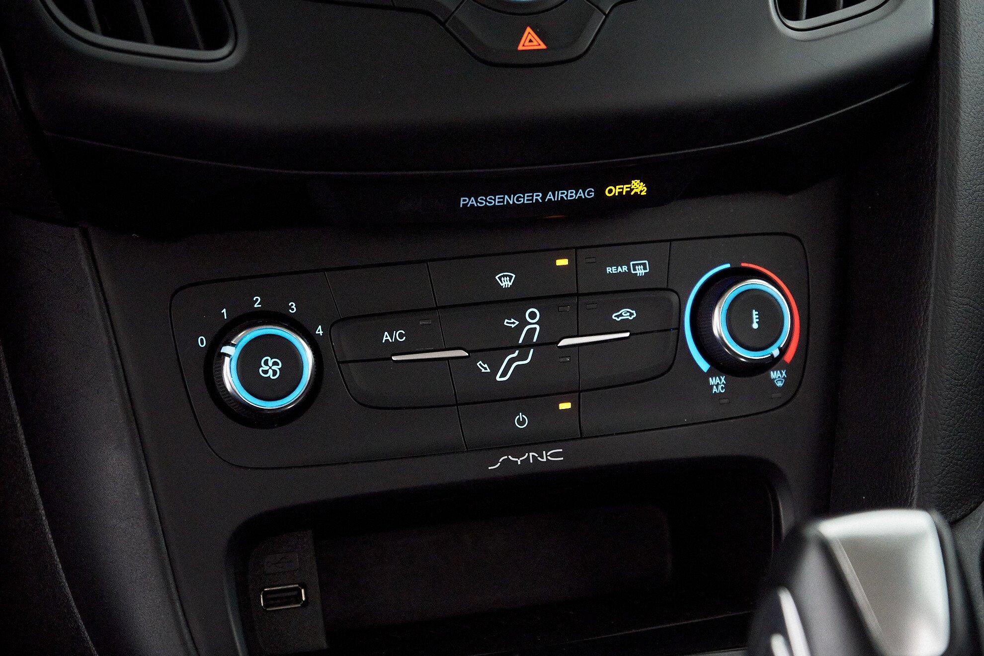 Ford Focus 2015, серый