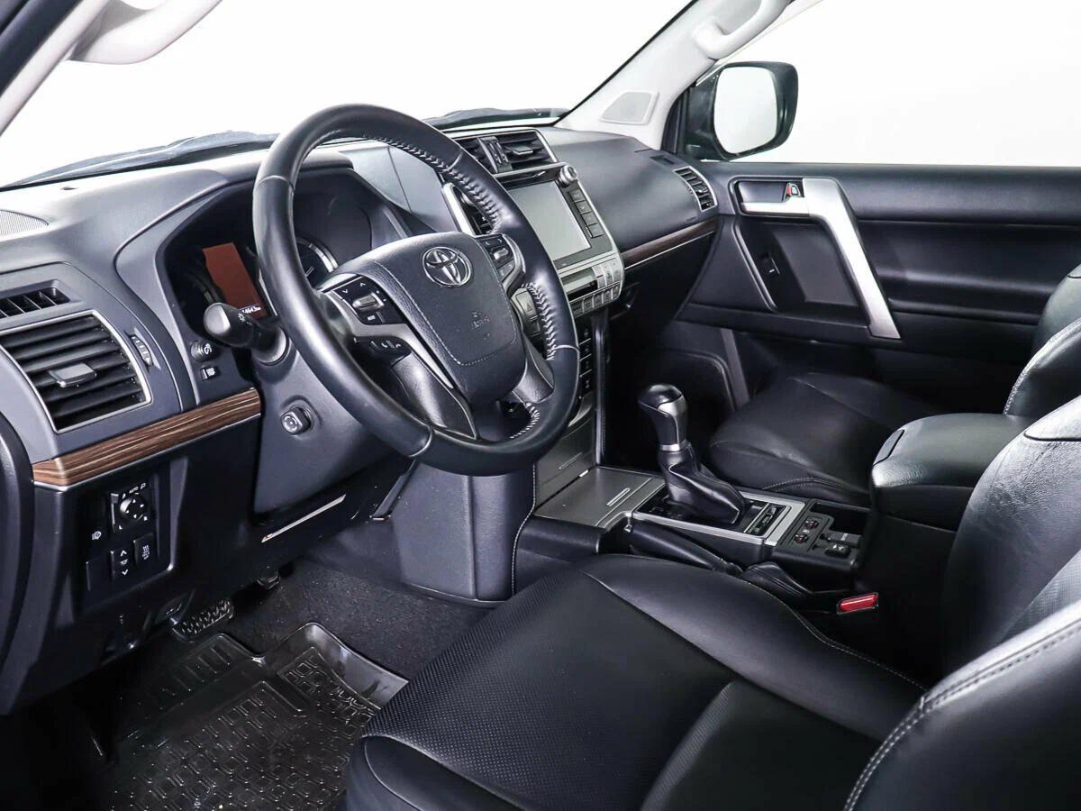 Toyota Land Cruiser Prado 2018, черный