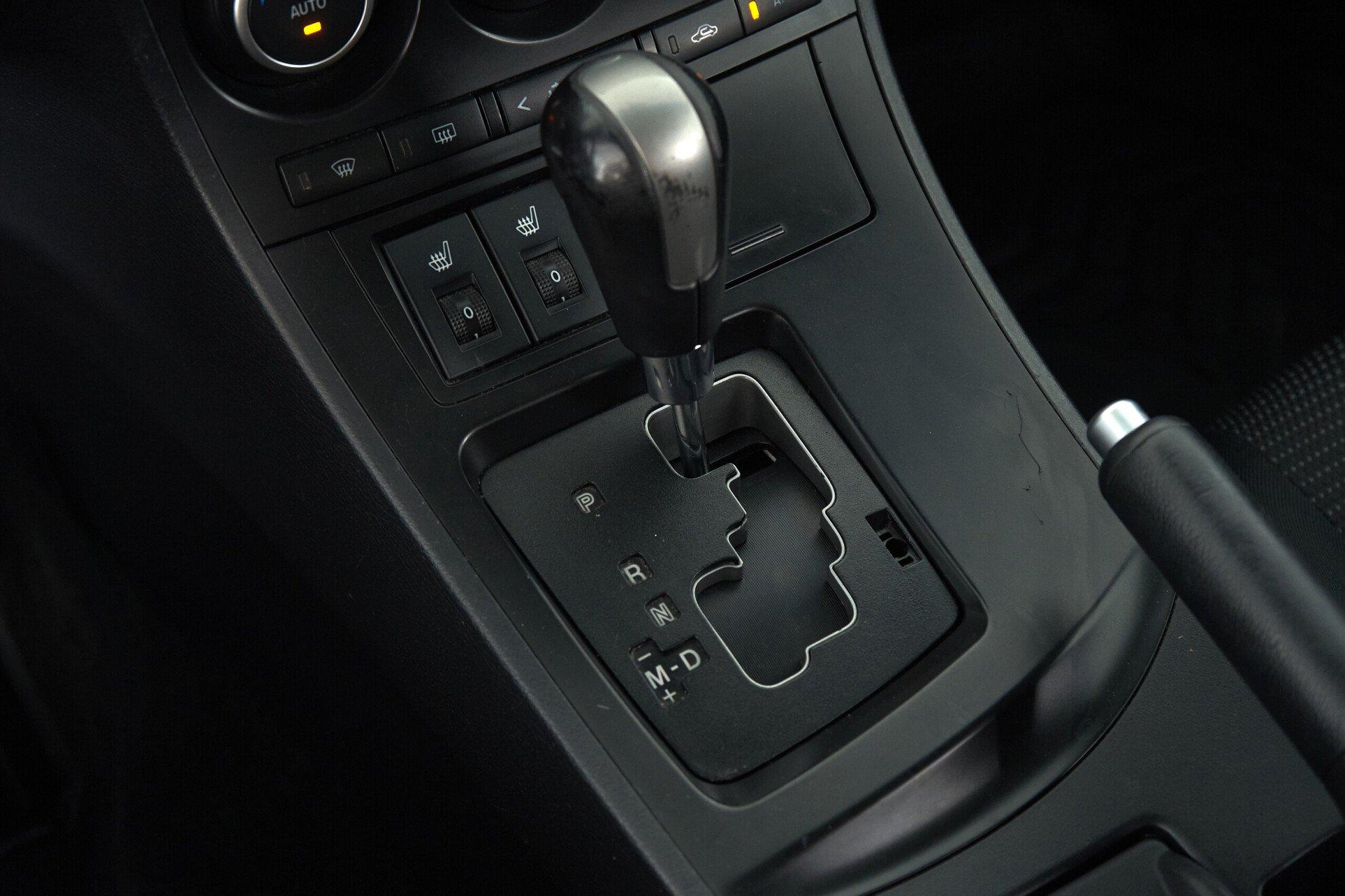 Mazda 3 2013, белый