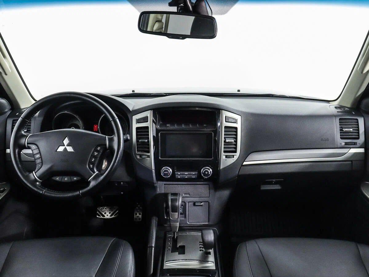 Mitsubishi Pajero 2020, черный