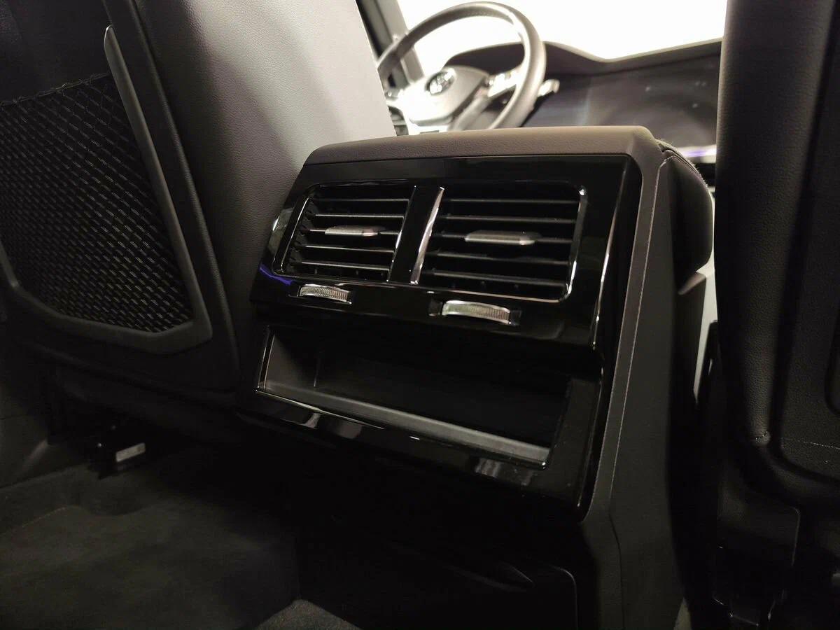 Volkswagen Touareg 2021, черный