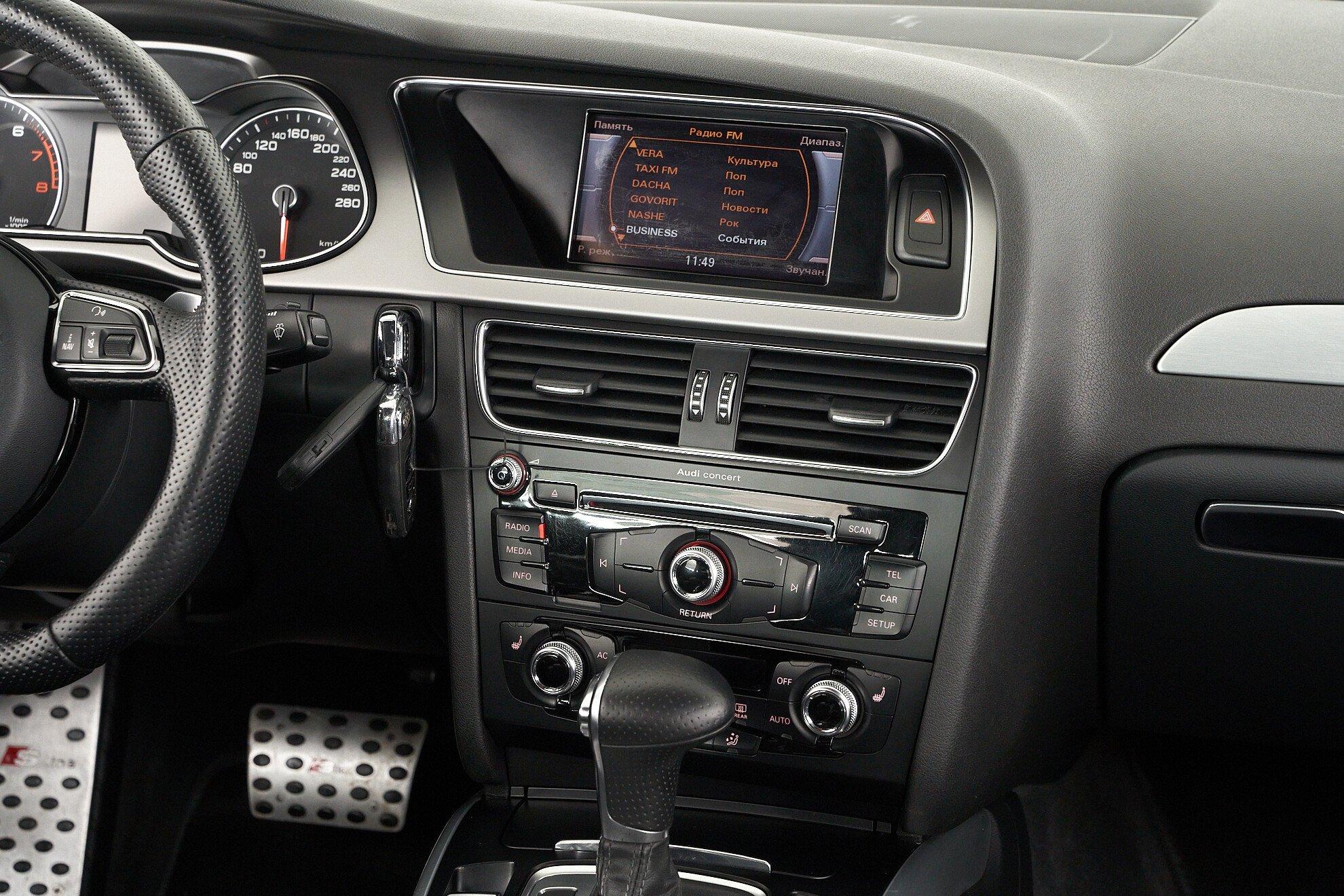Audi A4 2013, черный