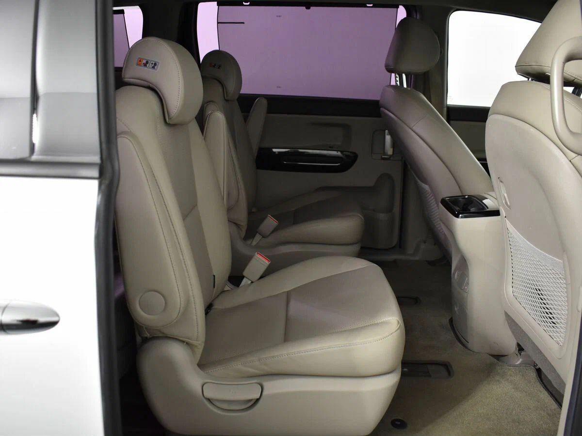 Kia Carnival 2016, серый