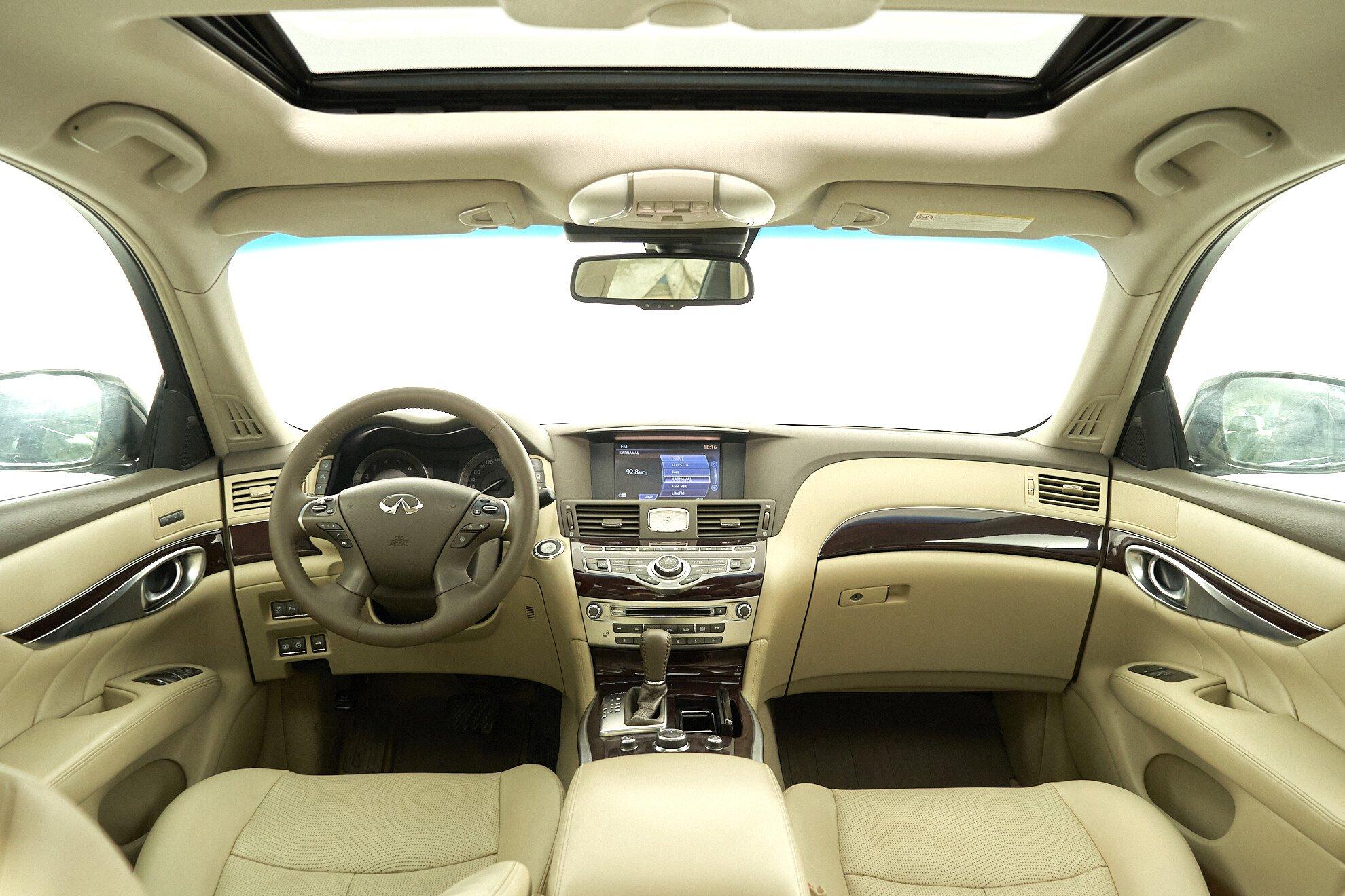 Infiniti Q70 2014, черный