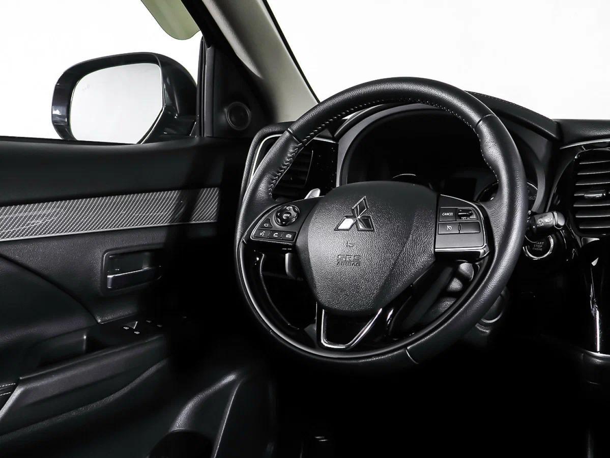 Mitsubishi Outlander 2022, черный