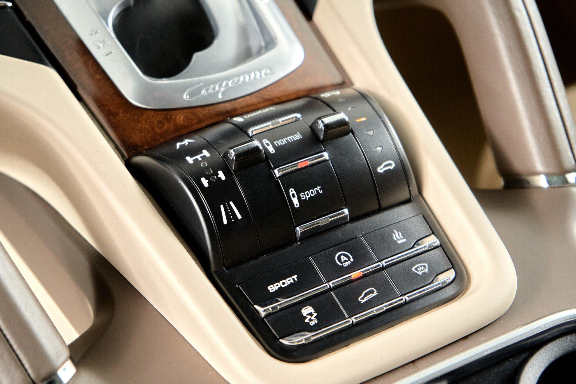 Porsche Cayenne 2012, черный