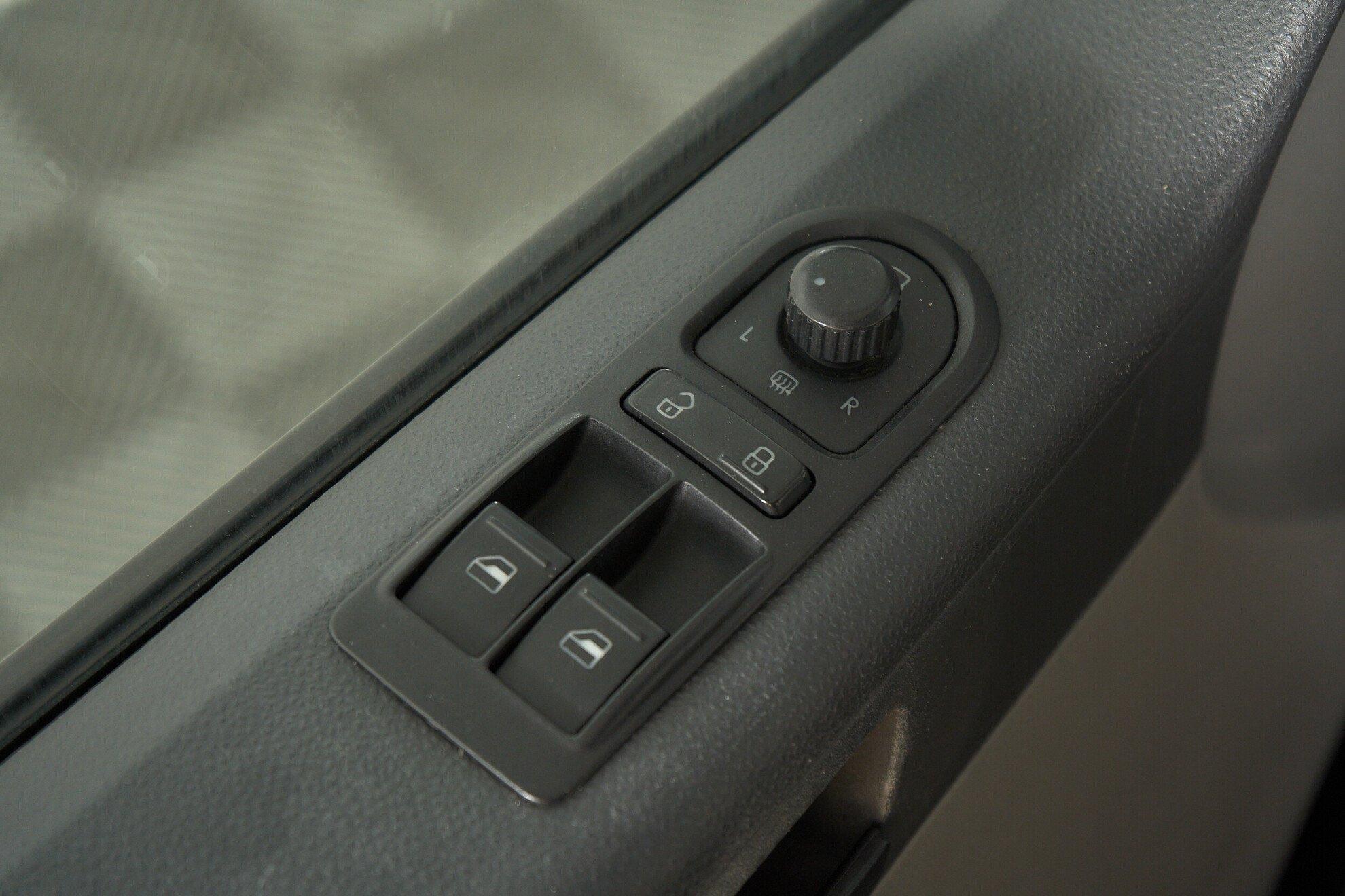 Volkswagen Caravelle 2012, черный