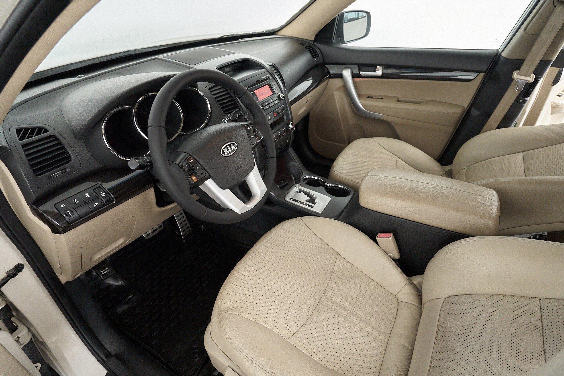 Kia Sorento 2010, бежевый