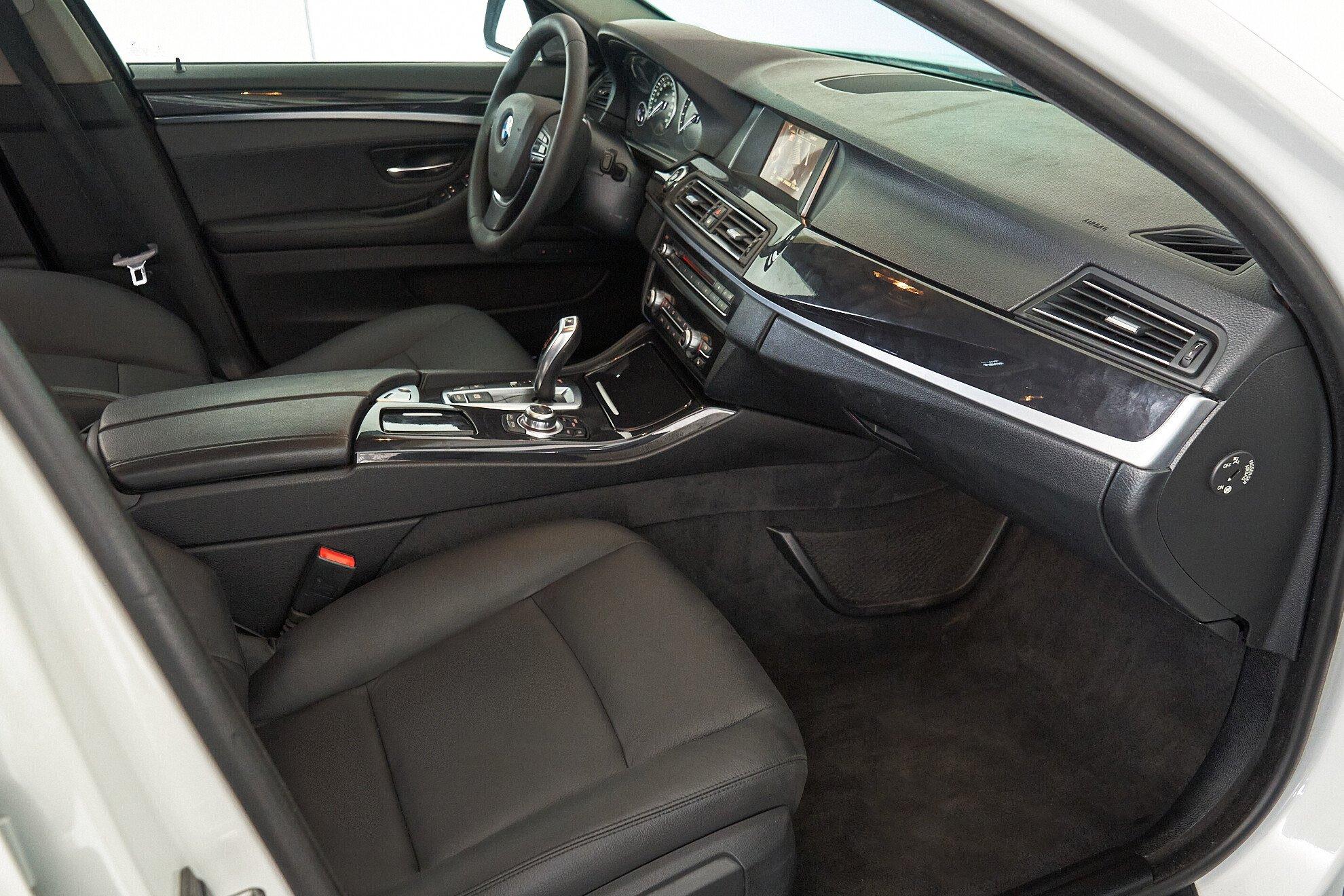 BMW 5 серии 2014, белый