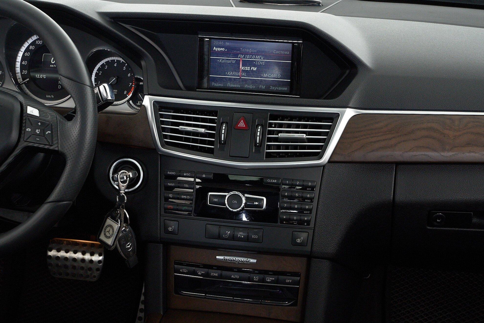 Mercedes-Benz E-Класс 2012, черный