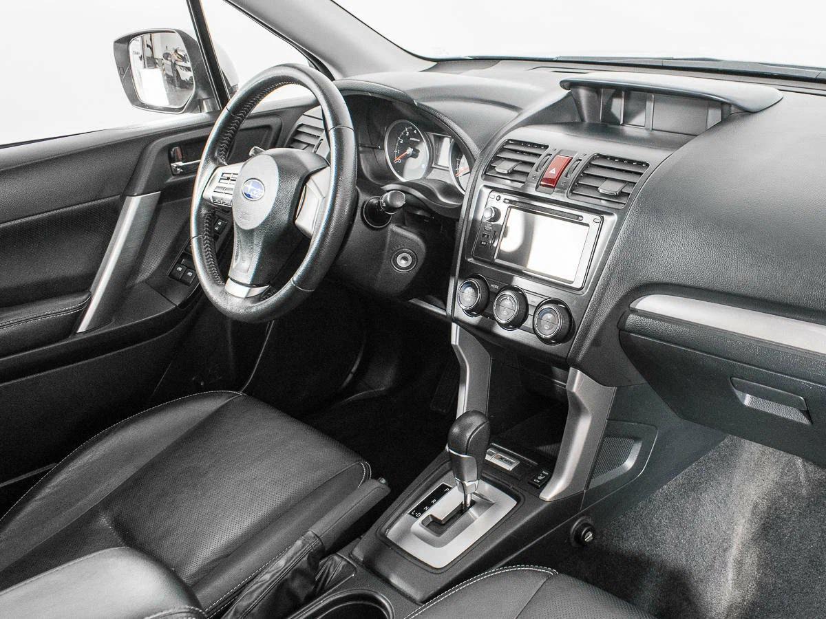 Subaru Forester 2014, белый
