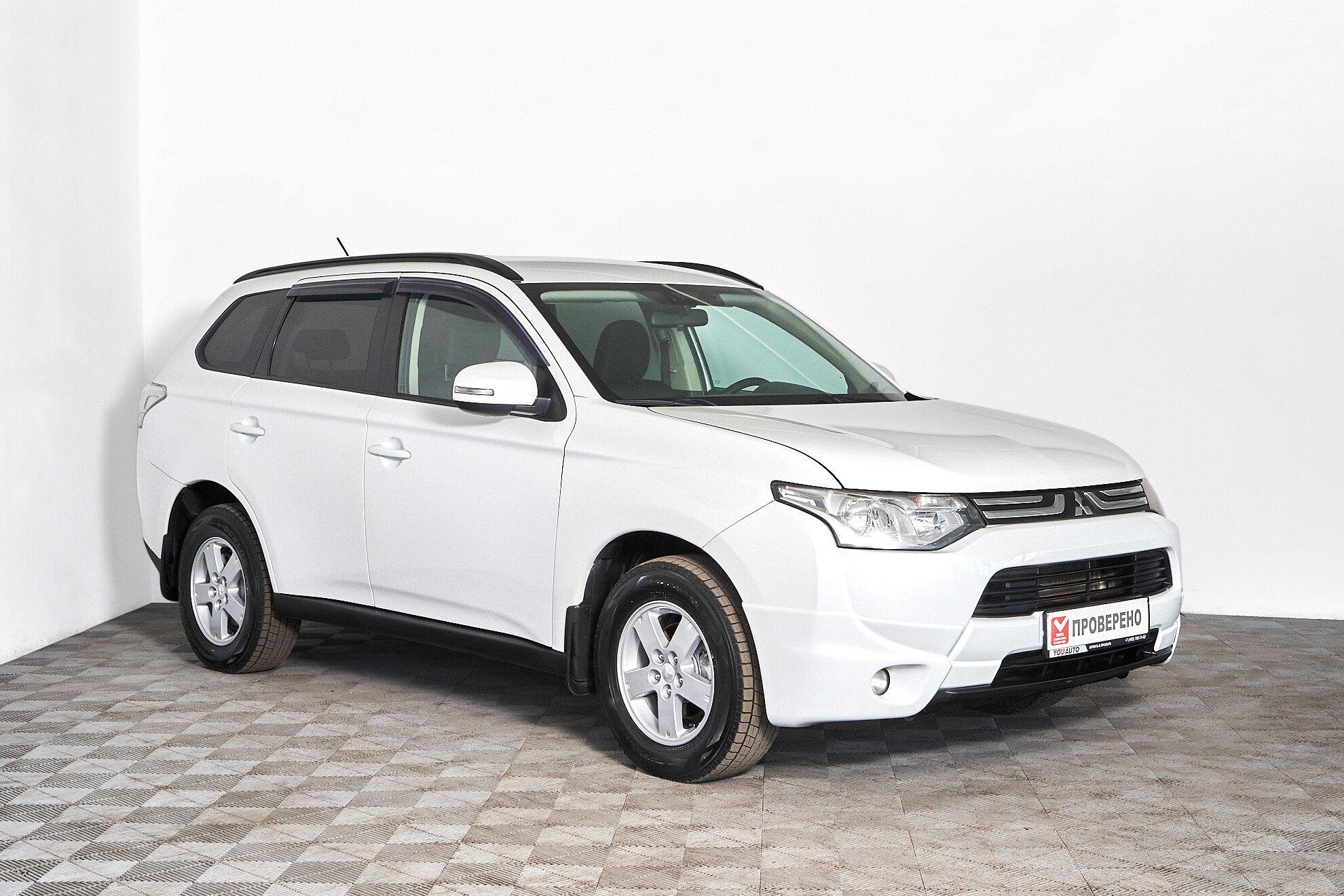 Mitsubishi Outlander 2013, белый