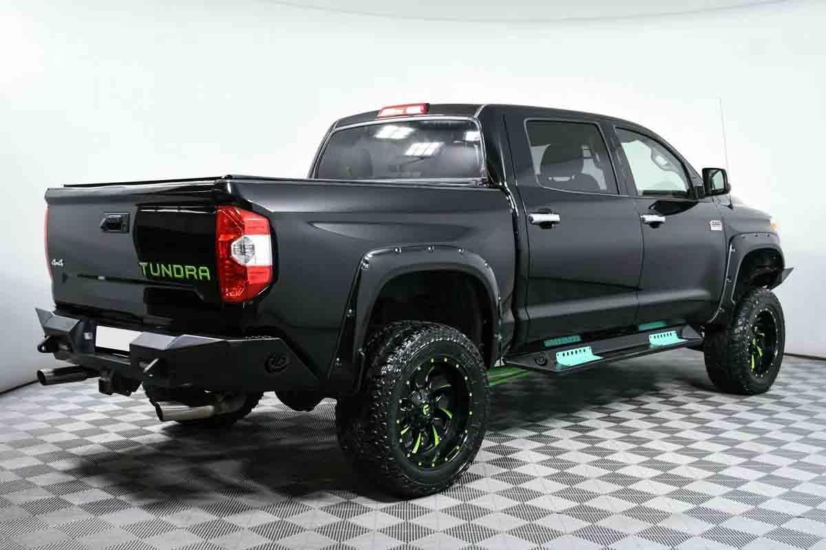 Toyota Tundra 2021, черный